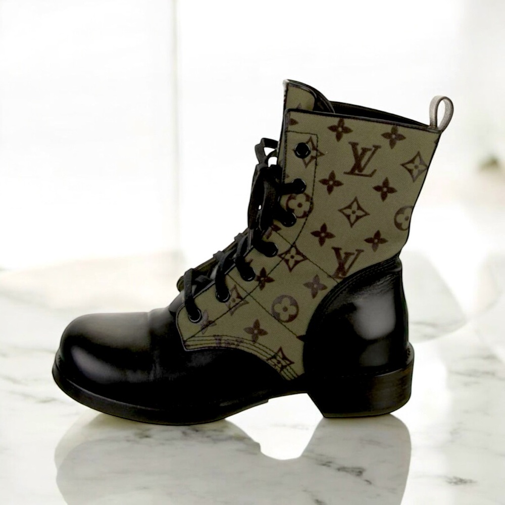 COA Louis Vuitton RARE monogram canvas and leather combat boots size 41